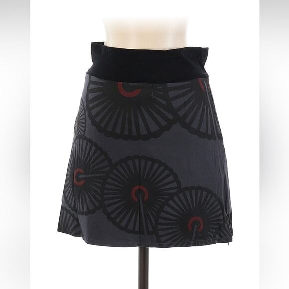 MOS Barcelona fun dark grey and black floral print mini skirt, size small - Picture 1 of 7